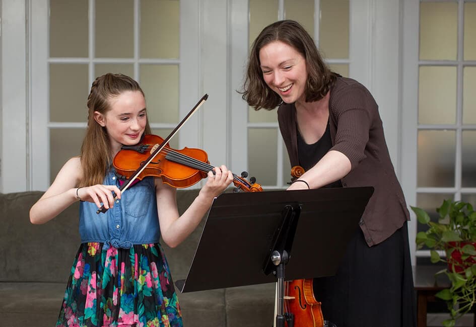 Mastering the Bow: Beginner’s Violin Lessons Unveiled