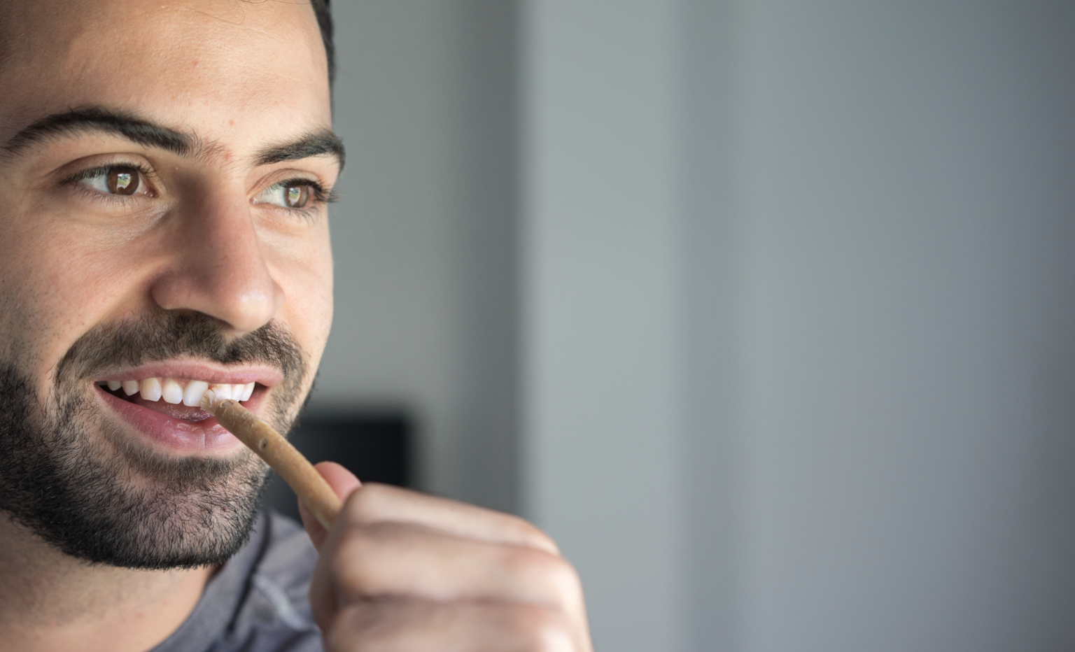 Beyond Ordinary Brushing: Experience the Miswak Toothbrush Advantage for Superior Oral Health